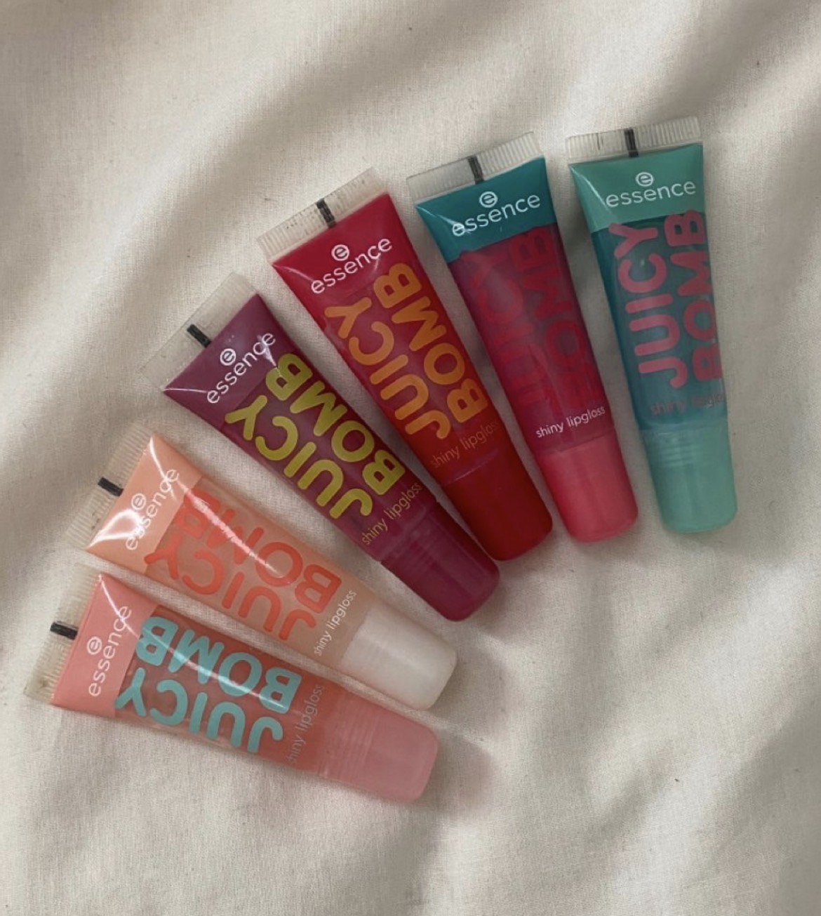 Essence Juicy Bomb Shiny Lipgloss